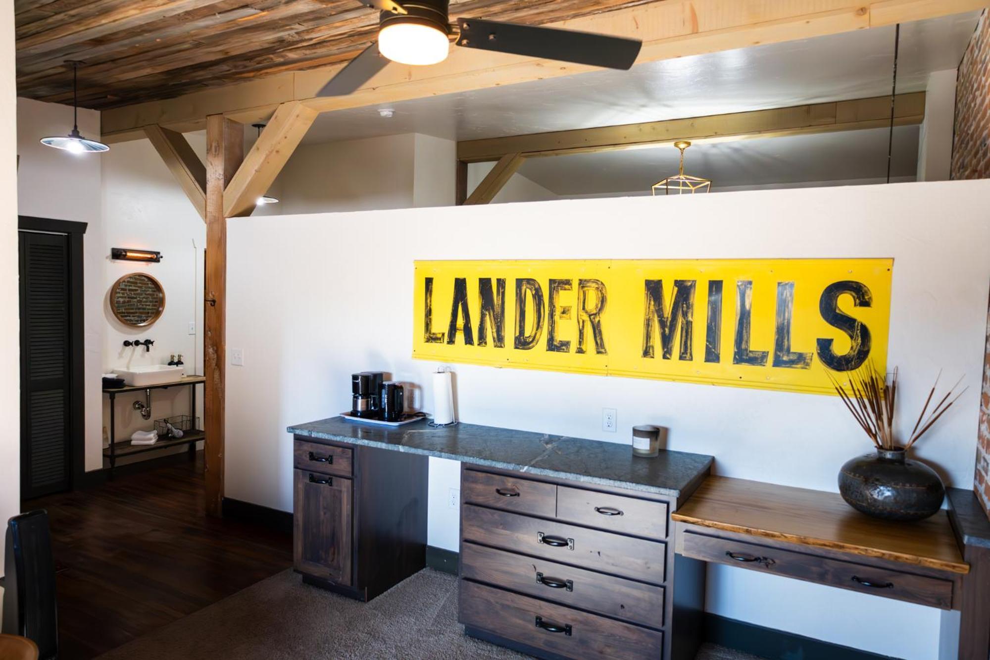 ホテル Lander Millhouse エクステリア 写真